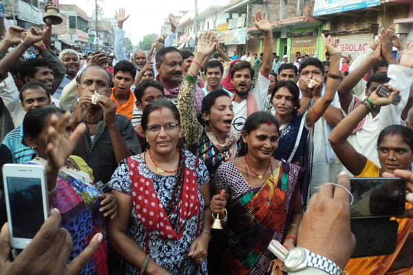मोर्चाद्वारा शंख बजाउँदै थाल ठटाएर विरोध प्रदर्शन