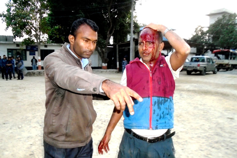 प्रहरीको कुटाईबाट आधा दर्जनभन्दा बढी घाइते