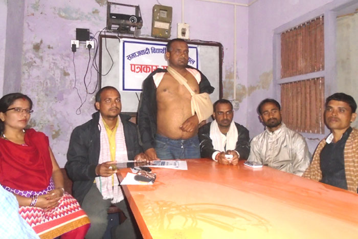 लाठी फट्ठाले आत्मरक्षा गर्न बाध्य हुन्छौंः नेता
