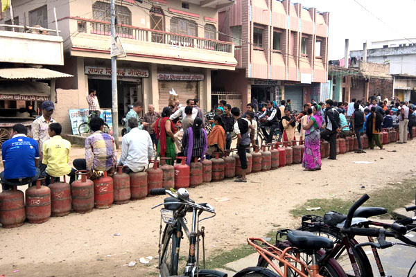 सप्तरीमा ग्यासको चरम हाहाकार