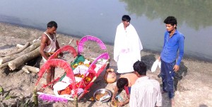 पत्रकार शुभनारायणकी आमा मुनेश्वरीको अन्त्येष्टि