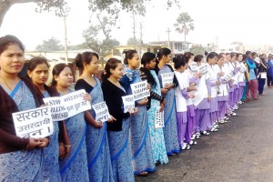 सिरहामा सरकारको विरुद्ध विशाल मानव साङ्गलो (फोटो फिचर)