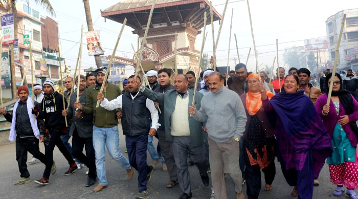 बीरगञ्जमा फट्ठासहितको खबरदारी जुलुस प्रदर्शन