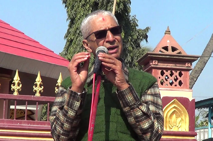 डा. दिक्षितद्वारा अभिभावक गुमाएका परिवारलाई आर्थिक सहयोग