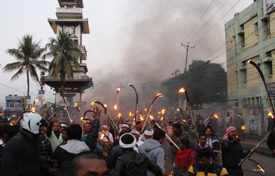 वीरगञ्जमा हज्जारौंको सहभागितामा विशाल मशाल जुलुस प्रर्दशन