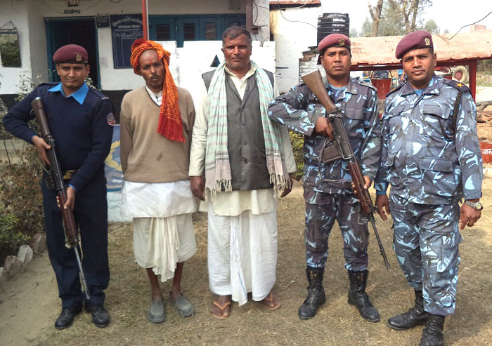 गोलबजार प्रहरीद्वारा फरार अभियुक्त पक्राउ