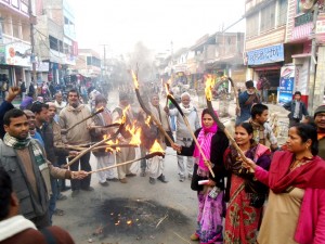 मधेसका बुद्घिजीवी भन्छन्: संशोधनबेगरको चुनावले द्वन्द्व