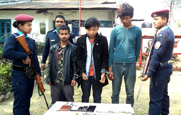 ब्राउनसुगर बेचबिखनमा संलग्न तीन जना पक्राउ