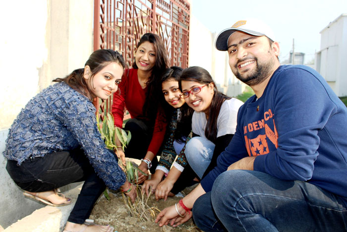 रोटरी र रोट्क्याट क्लबद्वारा आदर्श स्कुलमा वृक्षारोपन