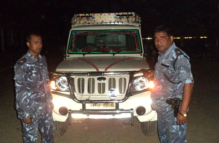 अवैध समानसहित दुई भारतीय पिकअप र चालक पक्राउ