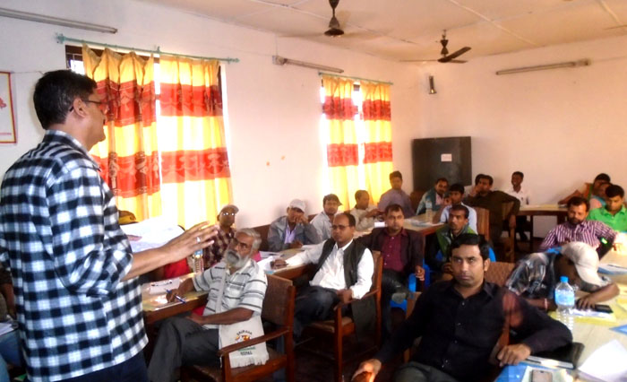 सप्तरीमा हात्तीपाइले रोग विरुद्ध फागुन २९, ३० र चैत्र १ गते औषधी खुवाईदै