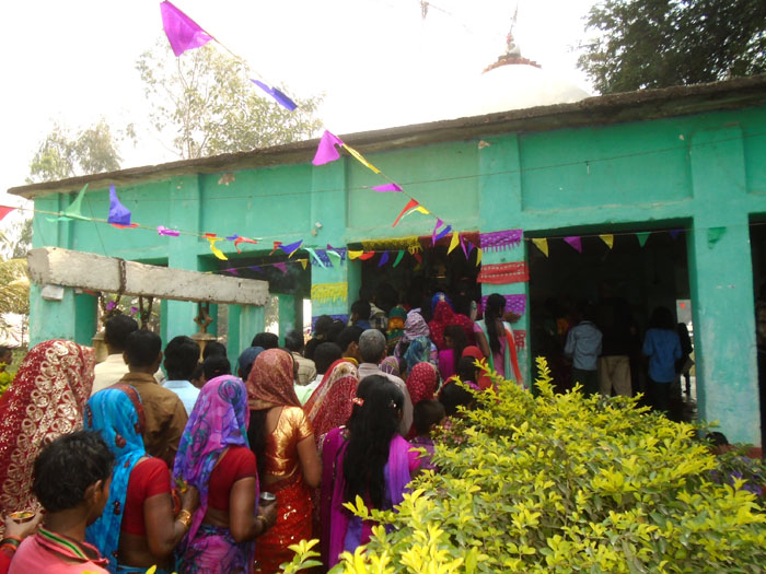 महाशिवरात्रीको अवसरमा देशैभरिका शिवालयहरुमा भक्तजनको घुइँचो