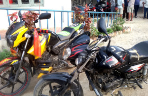 चोरी भएको १८ घण्टाभित्रै मोटरसाइकलसहित चोर पक्राउ