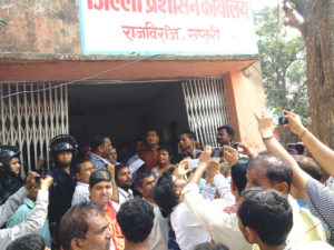 संघीय गठबन्धनले ७५ वटै जिल्लाबाट पठाए प्रमलाई ज्ञापन–पत्र