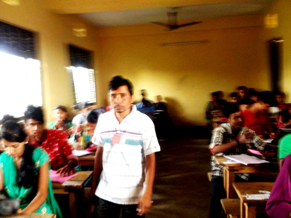 सिरहाको परीक्षा केन्द्रमा म्यासेन्जर र भाइबरबाट चीट