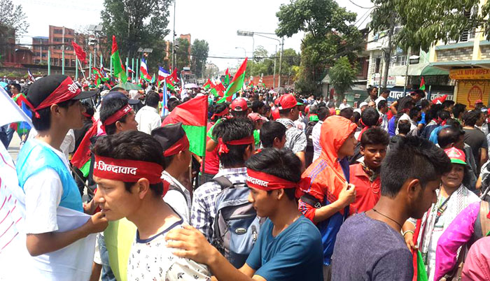 सिंहरदरवार घेराउ कार्यक्रममा प्रहरी दमनः दर्जन बढी आन्दोलनकारी घाइते