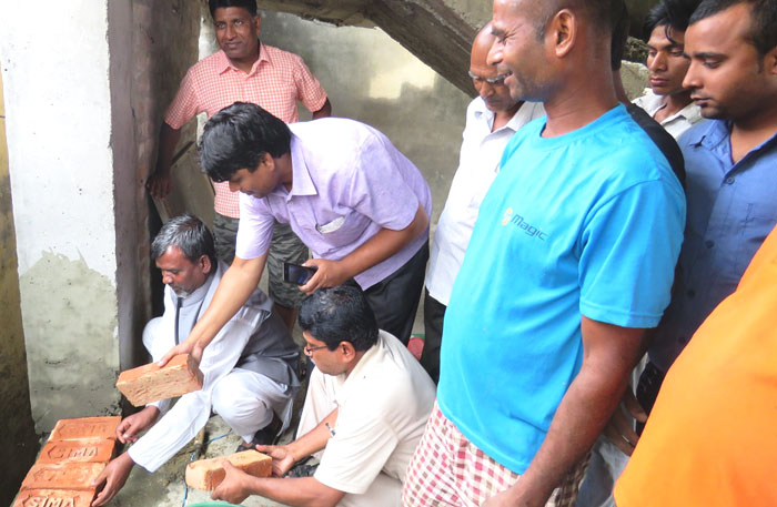 सांसद यादवद्वारा विद्यालय भवन शिलान्यास