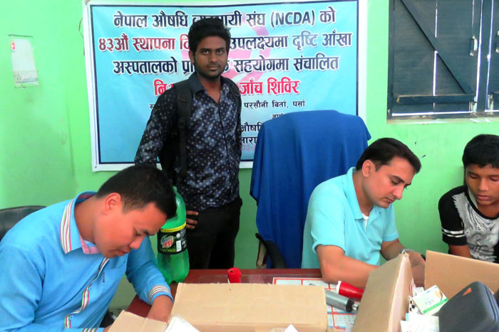 नेपाल औषधी व्यवसायी संघद्वारा निशुल्क आँखा शिविर