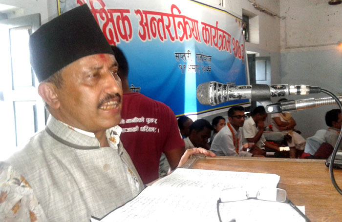 शिक्षकहरु राजनीतिक समितिमा बस्न पाउँदैनः शिक्षा मन्त्री