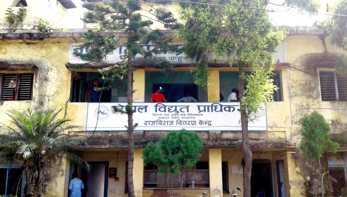 सप्तरी विधुत प्राधिकरणको बक्यौता साढे चौबीस करोडः बक्यौता असुल्न लाइन काट्ने अभियान