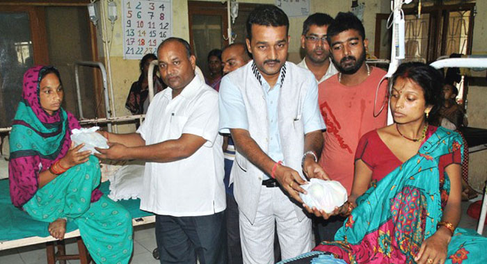 मधेसी मोर्चाद्वारा विरामीलाई फलफूल वितरण