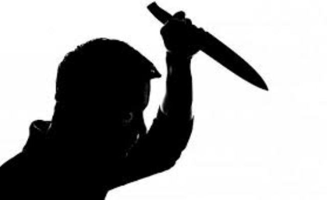 छोराको धारीलो हतियार प्रहारबाट बाबु घाइते