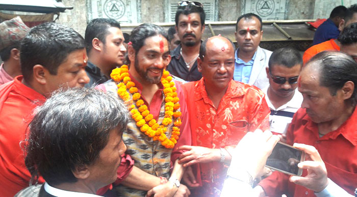 पूर्व युवराज पारसद्वारा दक्षिणकालीमा पूजा