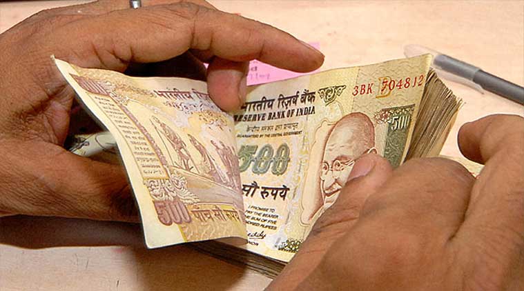 भारतीय नोटसहित एक जना पक्राउ
