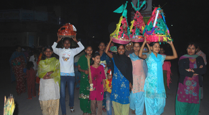 सामचको सामचको अबिहे हे जोतला खेतमे बसिहे