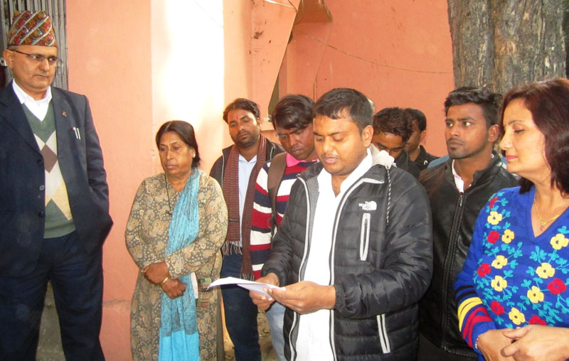 सांसद कर्णको नेतृत्वमा प्रधानमन्त्री दाहाललाई ज्ञापनपत्र