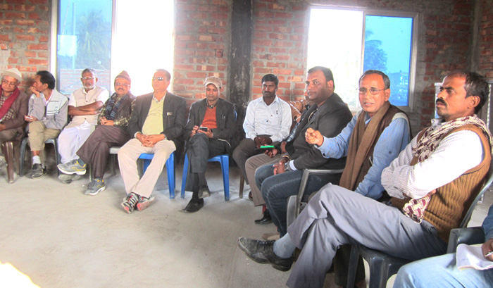 प्रहरी अधिकृतलाई कार्वाहीको मागः सिडिओ कार्यालयको गेटमा पत्रकारहरु धर्ना बस्ने