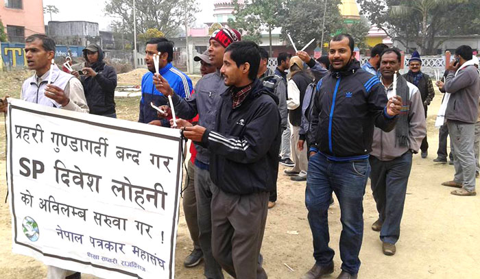 न्यायको माग गर्दै पत्रकारहरु मैनवती जुलुसमाः केही पत्रकार एसपीको पत्रकार सम्मेलनमा