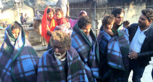 दृष्टिविहीन परिवारलाई सप्तरीका युवाहरुले गरे सहयोग