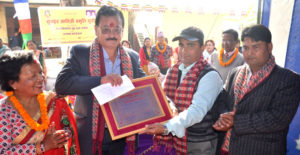 सावित्री स्मृति गुठीद्वारा पत्रकार ध्रुव अधिकारी सम्मानित