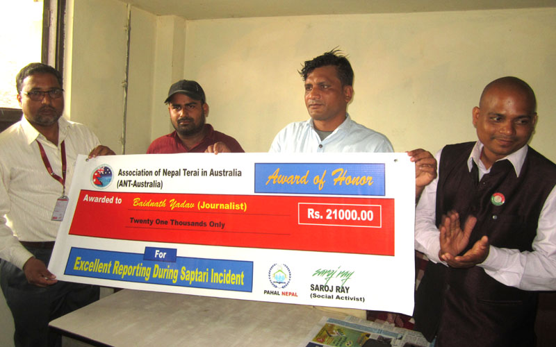 एभिन्युजकर्मी वैद्यनाथ नगद र कदरपत्रसहित सम्मानित