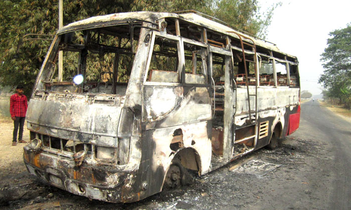 सप्तरीको मलेठमा यात्रुवाहक बसमा आगजनी