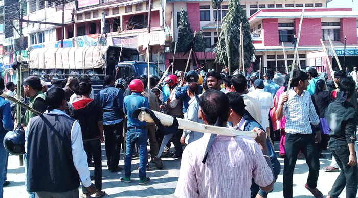 ओलीको कार्यक्रम बिथोल्न मोर्चाको भव्य तयारी, विहानैदेखि प्रदर्शन, समान्य झडप, एक दर्जन पक्राउ