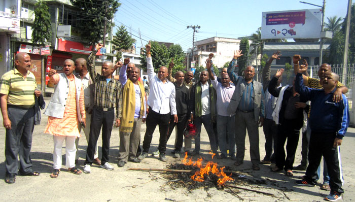 सप्तरीमा तीन दर्जनले गरे सामुहिक मुण्डन, देखिएन होलीको रङ्ग