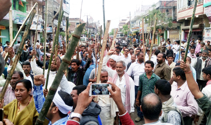 मधेशी मोर्चाद्वारा लाठी जुलुस प्रदर्शन