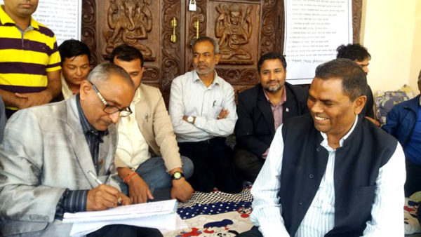 सप्तरीका पत्रकारहरुको धर्नामा उपेन्द्र यादवसमेतको ऐक्यवद्धता