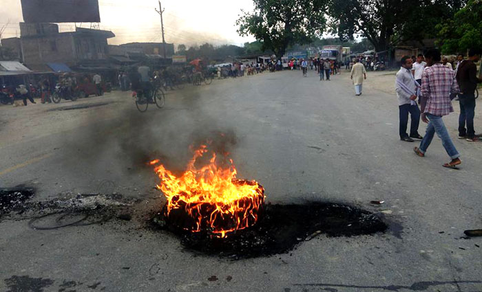 प्रहरीको कुटाईबाट मोर्चाका चार नेता घाइते, राजविराज, भारदह र कञ्चनपुरमा चक्काजाम