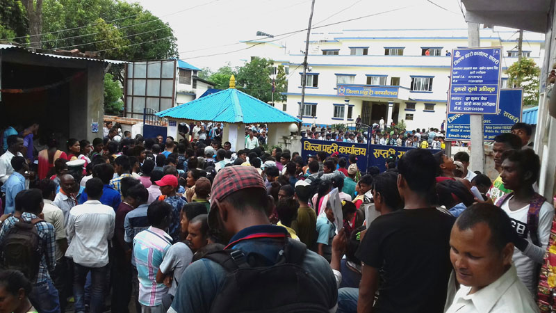 म्यादी प्रहरीमा फारम भर्न रातभरि जाग्राम