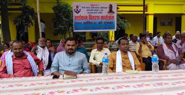 चन्द्रा नमूना माविका ५६ जना छात्रालाई साइकल हस्तान्तरण