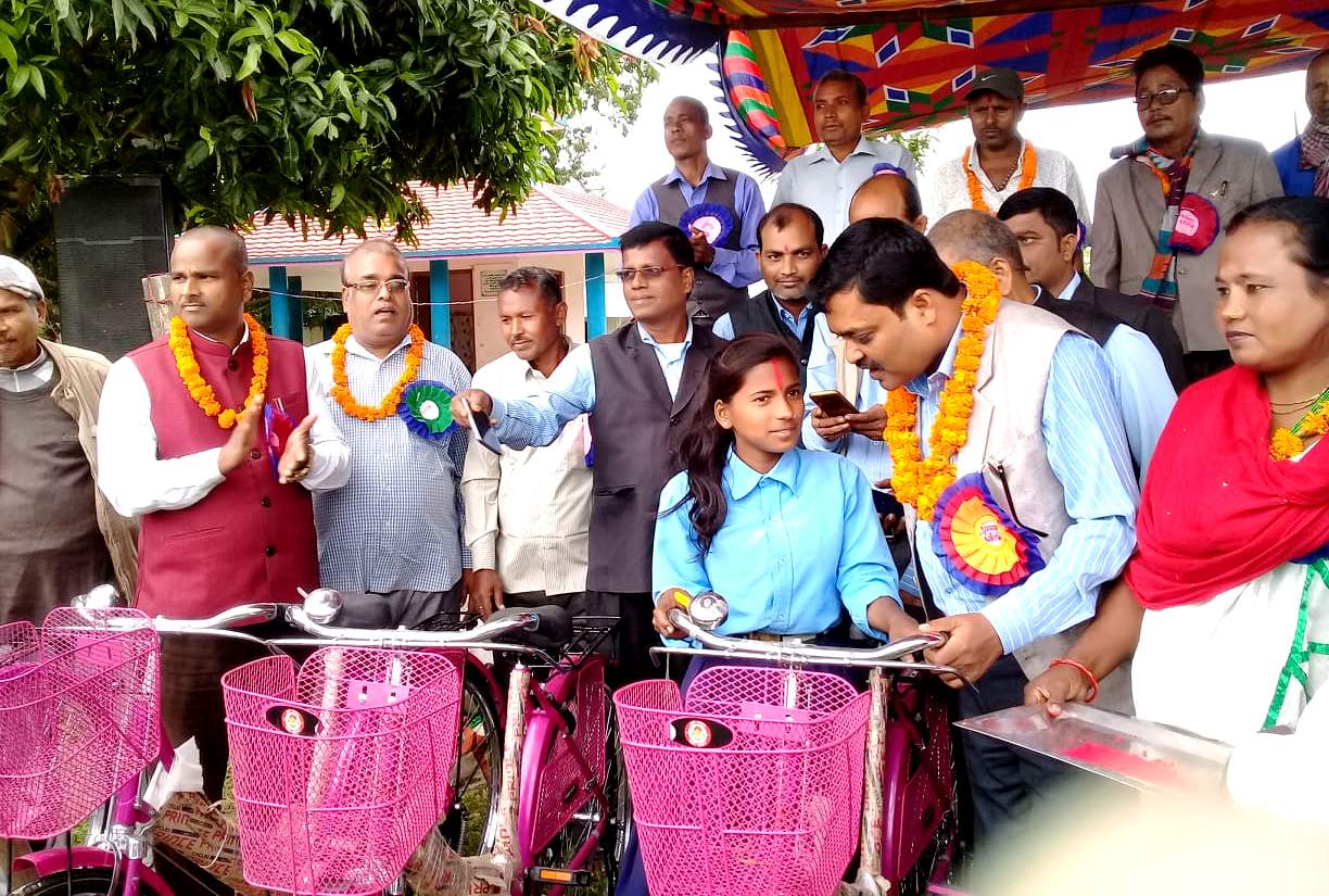 प्रदेश २ का सबै विद्यालयमा साईकल वितरण गर्छौंः मन्त्री साह