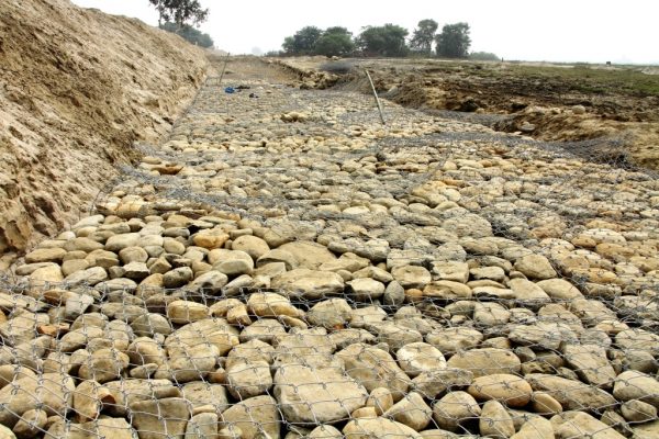 खाँडो नदीमा ठेकेदारको मनलाग्दी काम