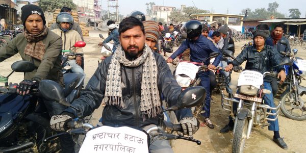 डाक्नेश्वरीमा युवाको मोटरसाइकल र्याली