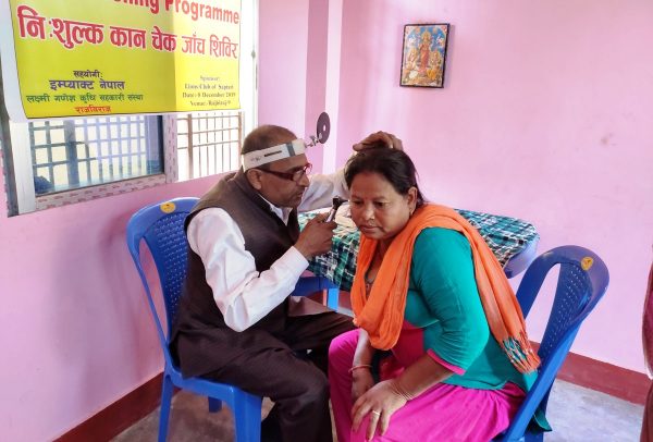 लायन्स क्लवद्वारा राजविराजमा निःशुल्क कान शिविर