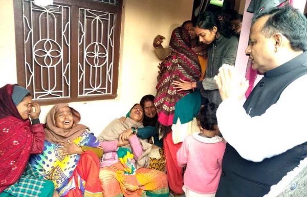 मुख्यमन्त्री राउतद्वारा बम बिस्फोट घटनाको पीडित परिवारसँग भेटघाट
