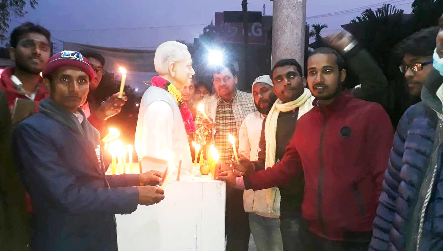 बलिदानी दिवसमा मैनवत्ती प्रज्जवलन