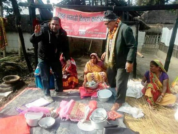 अग्नीपीडित परिवारलाई धर्मी हल्फाको सहयोग